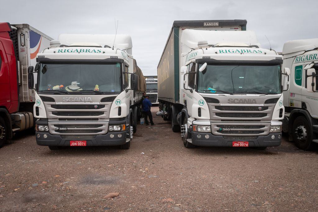 Ya hay casi 3.000 camiones varados y queda poco lugar en Mendoza: recomiendan no enviar carga a Chile. Foto: Ignacio Blanco / Los Andes