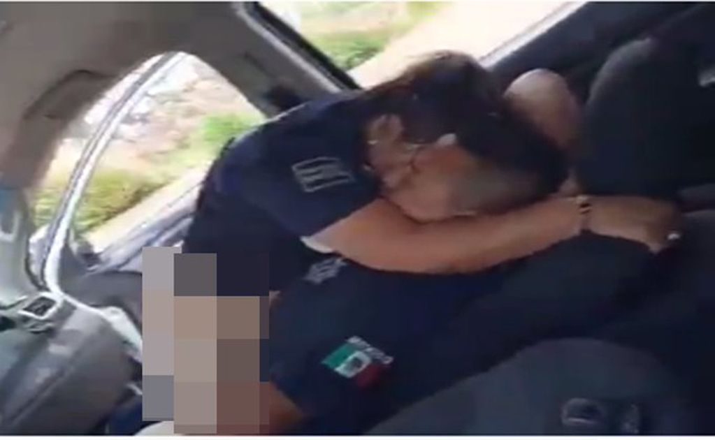 Dos policías fueron filmados mientras tenían relaciones sexuales. Fueron echados.