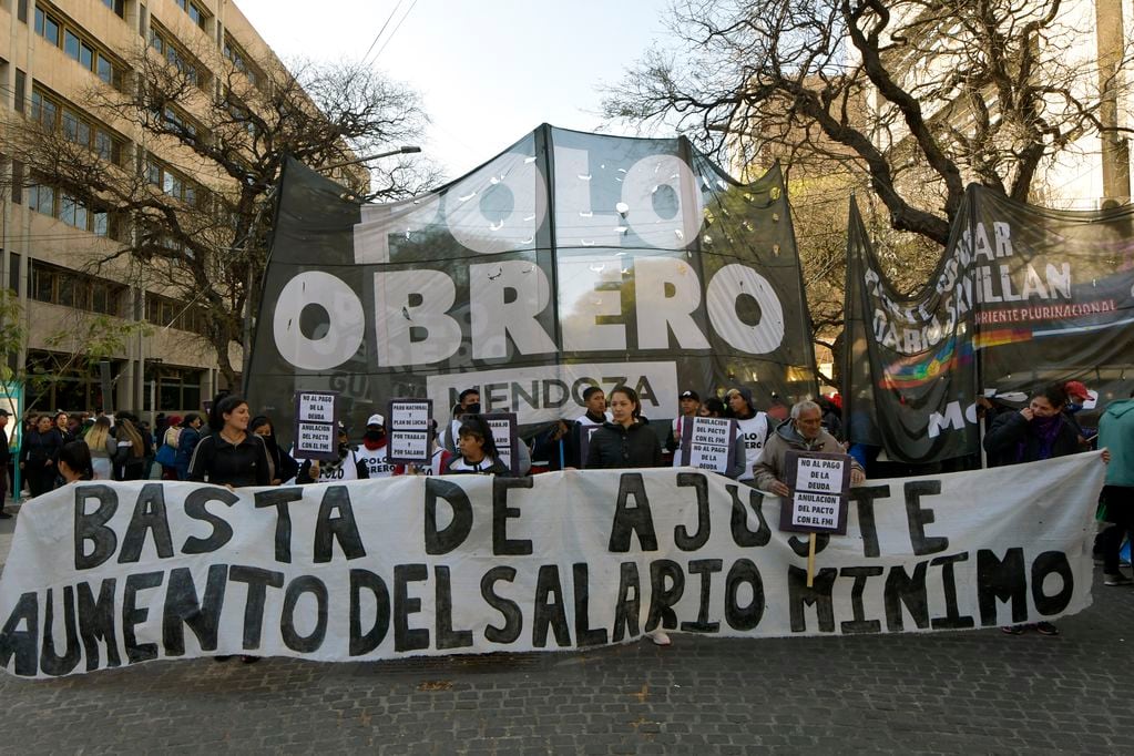 La Capital multó a 3 organizaciones sindicales por los cortes de calles

Foto: Orlando Pelichotti / Los Andes