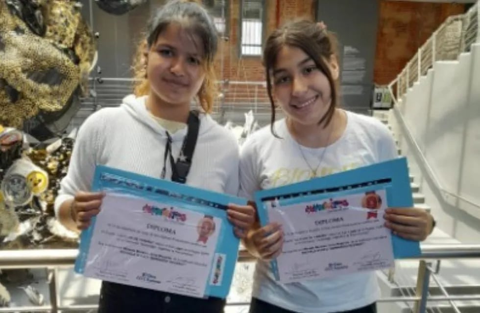 Micaela Morales y Ana Mopardo escribieron un cuento que recibió un premio nacional.