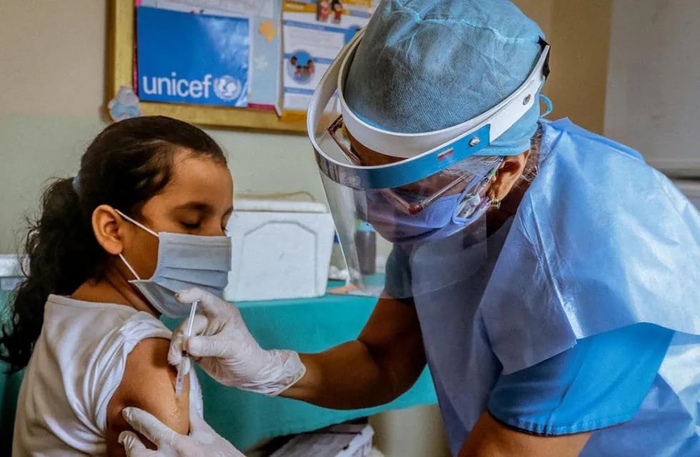 Mendoza habilitará durante los próximos días la vacunación para niños de entre 3 y 11 años sin enfermedades de base. / Los Andes