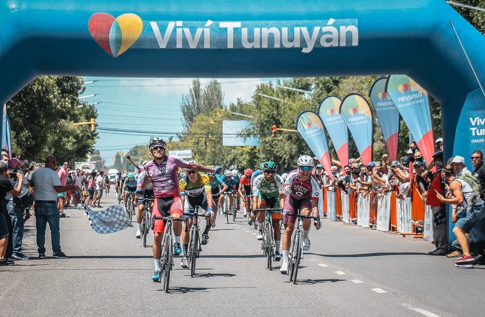 Tunuyán recibió la sexta fecha del Campeonato Mendocino de ciclismo de ruta. Quiroga se quedó con la prueba.
