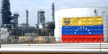 Francia reclama el regreso de Irán y Venezuela al mercado petrolero mundial