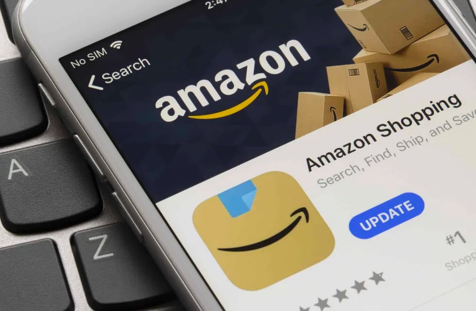 Amazon se vio forzado a cambiar su logo de su app porque los usuarios decían que se parecía a Hitler.