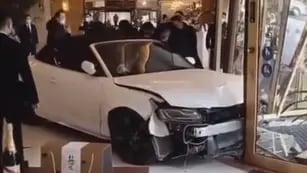 Un estrelló su acuto contra el lobby de un lujoso hotel en Shanghái