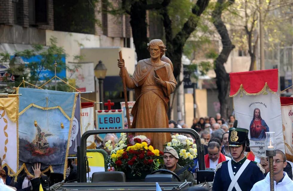 La fe por el patrono de Mendoza se festejó también en las calles