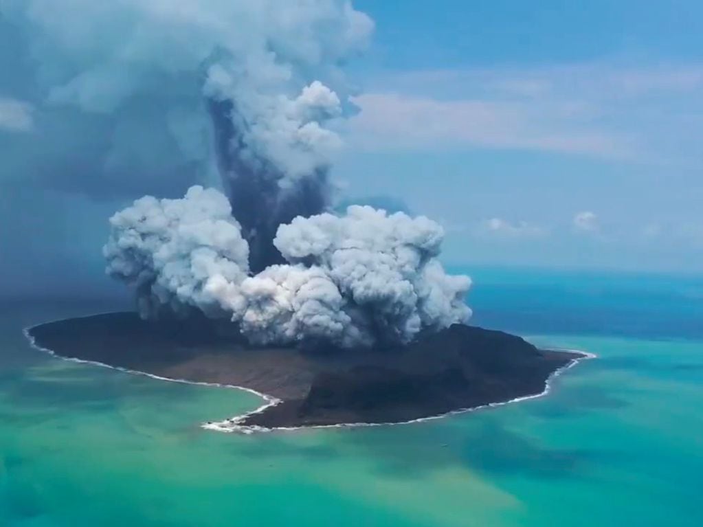 Un estudio reveló que la erupción de un volcán en Oceanía a principios de año provocó latidos en la Tierra por horas.