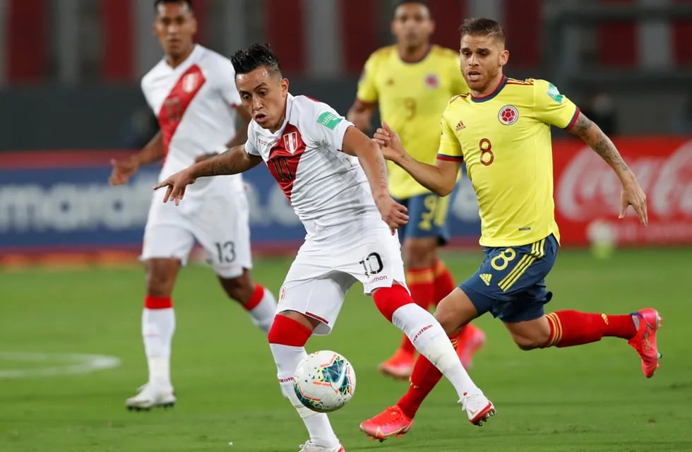 Peruanos y colombianos lucharán para subirse al podio de la Copa. / AP