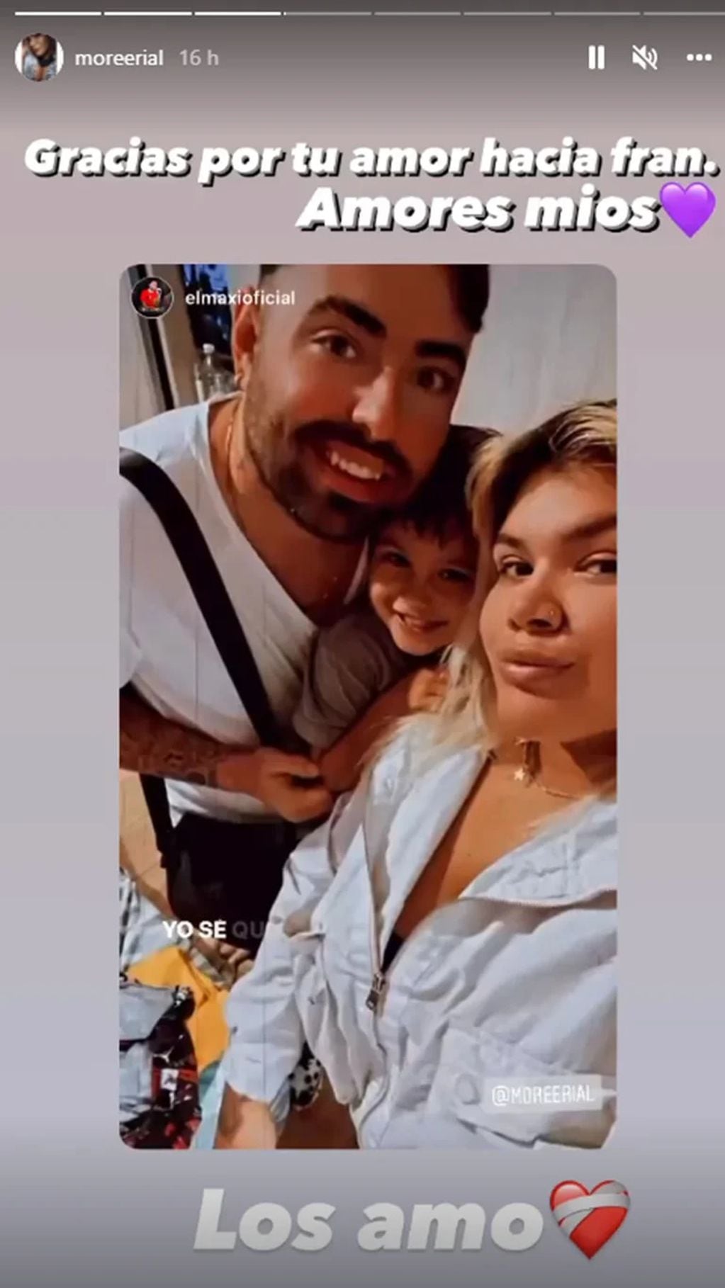 Morena Rial junto a su novio y su hijo.