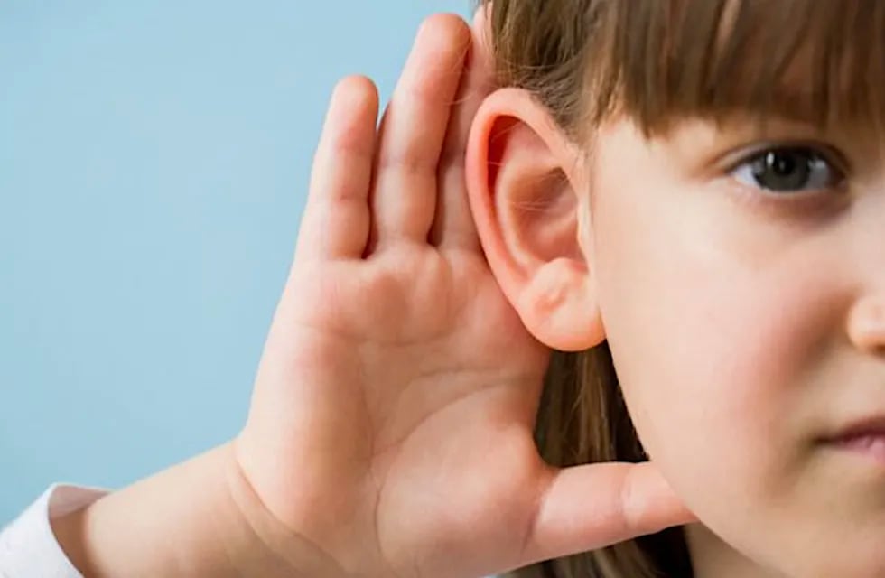 La disminución de la audición puede afectar la socialización y el aprendizaje