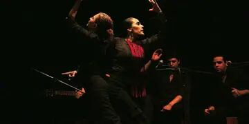 Las bailaoras Eleonora Pereyra y Erica Gigena llegan desde Buenos Aires con su espectáculo “Duas Flamencas”. La intensidad de la danza y Simpecao desplegarán su hechizo.