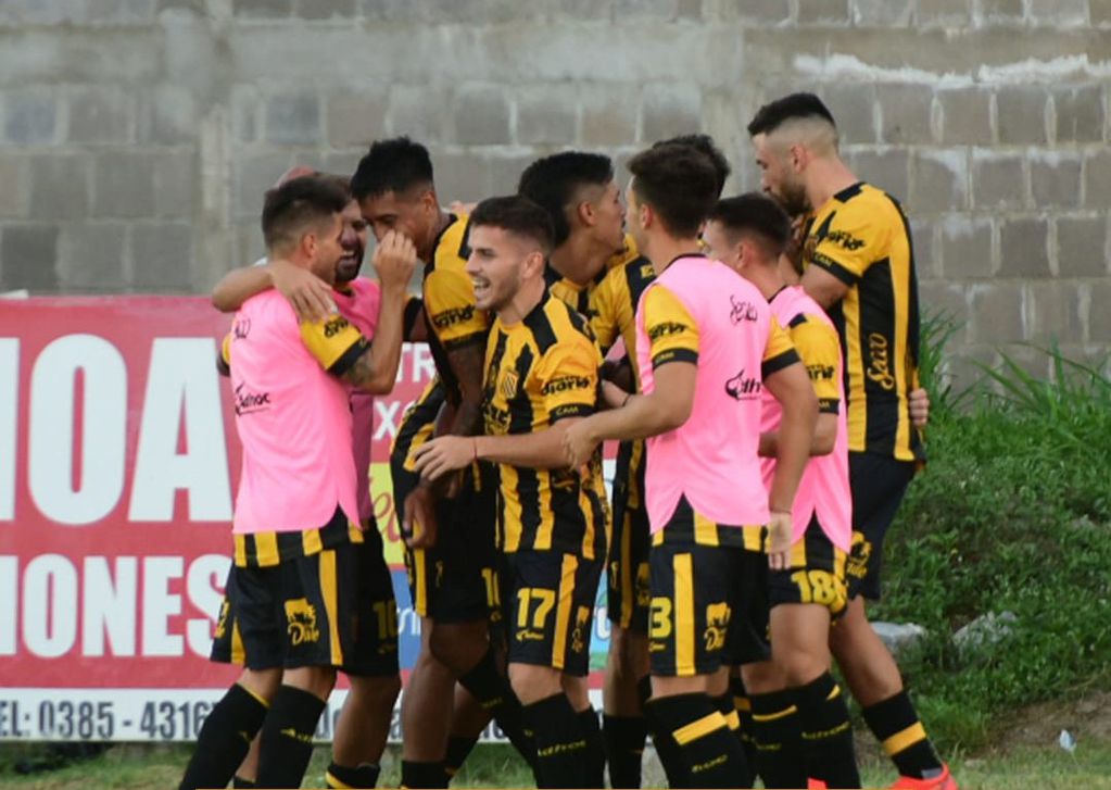 El equipo santiagueño ganó en la continuidad de la segunda fecha de la Primera Nacional, ante Deportivo Maipú. (Prensa Mitre)