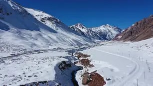 La majestuosidad de la Cordillera de los Andes nevada y el optimismo de cara a las vacaciones. Foto: Los Puquios.
