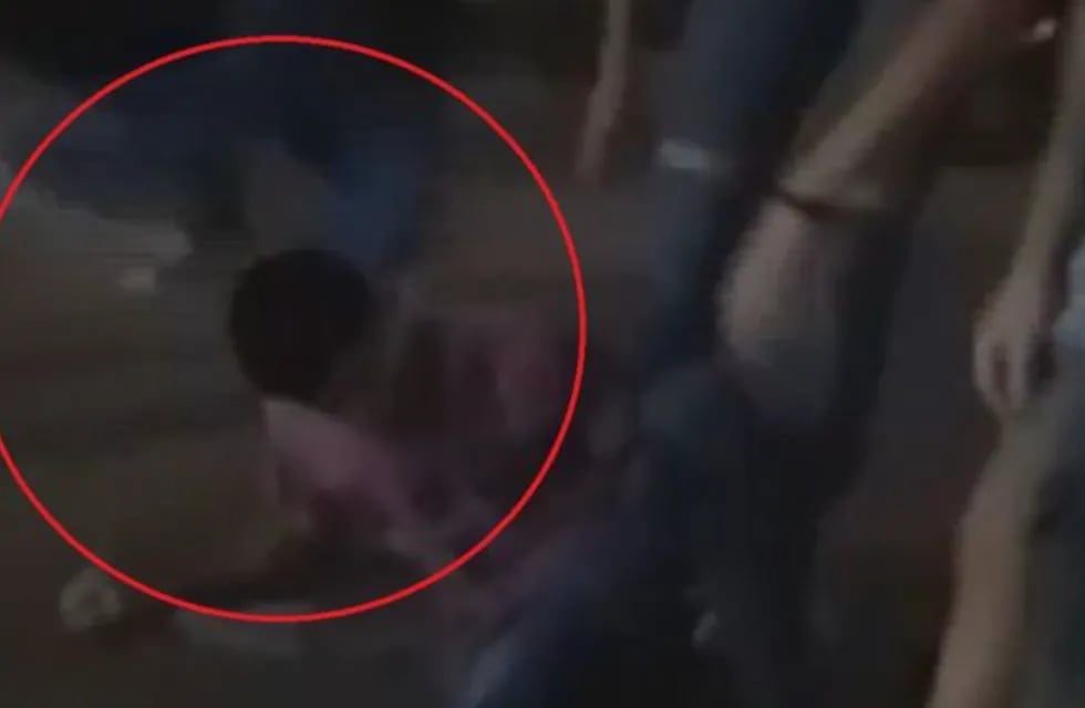 Pelea a la salida de un boliche en Calamucita - Captura de video