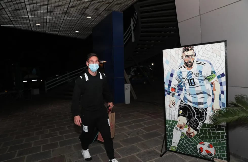 Messi llegó al país este lunes por la noche y se sumó junto a otros compañeros a la concentración en el predio de AFA