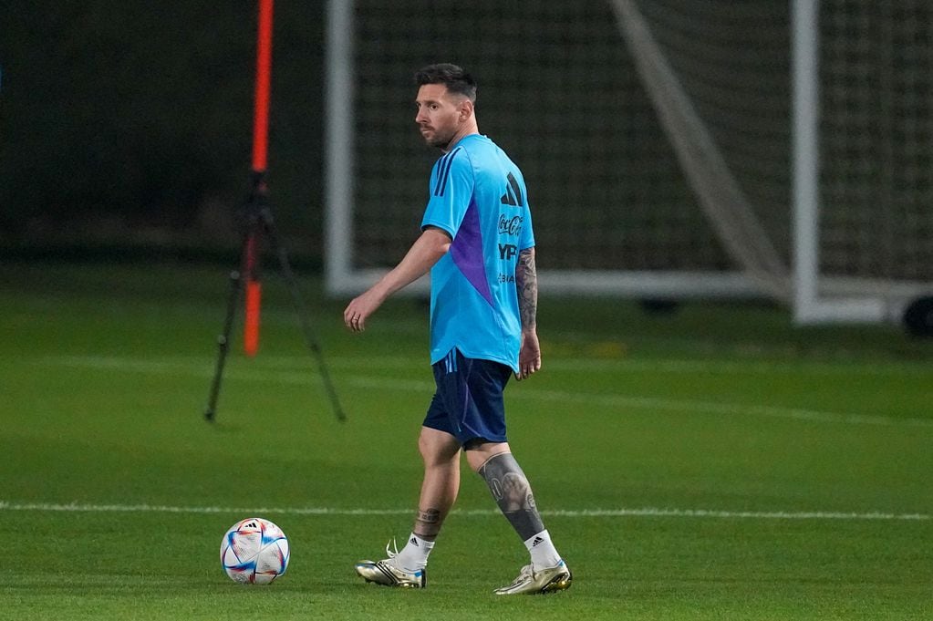 Lionel Messi, en una de las prácticas en Qatar. 