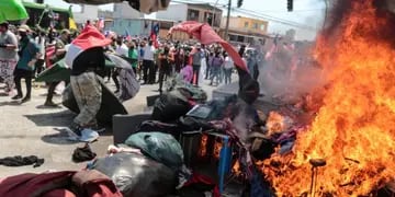 “¡No más migrantes!”: un grupo de chilenos desalojó a venezolanos y les quemó sus pertenencias (Gentileza / Agencia Uno)