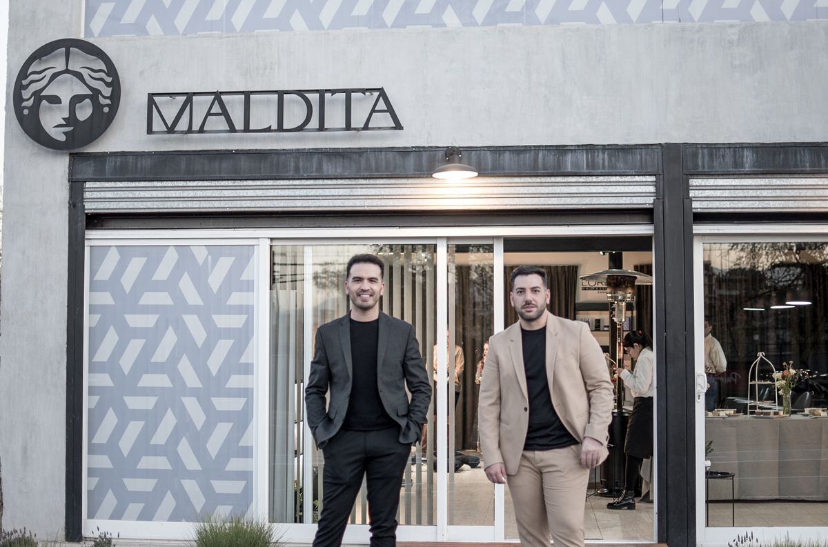 Marito Lluvero y Juan Rauek, los socios fundadores de Maldita, presentan los nuevos productos que incorporan a su marca con un evento en su peluquería.