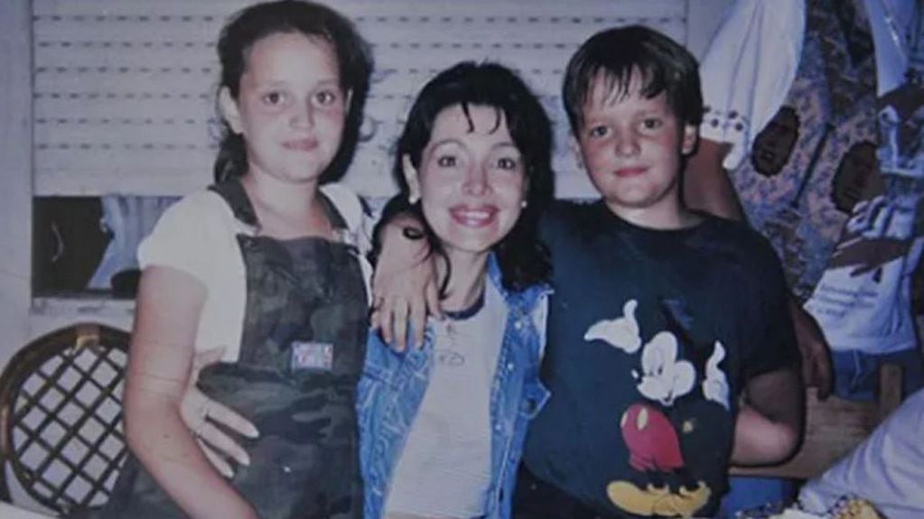 Mariel y Fabricio Cagnin, junto a Gilda, su mamá.