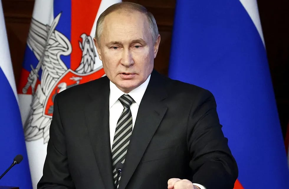 Putin llamó al ejército ucraniano a derrocar a Zelenski y tildó al presidente de “drogadicto” y “neonazi”(vía AP/Archivo)