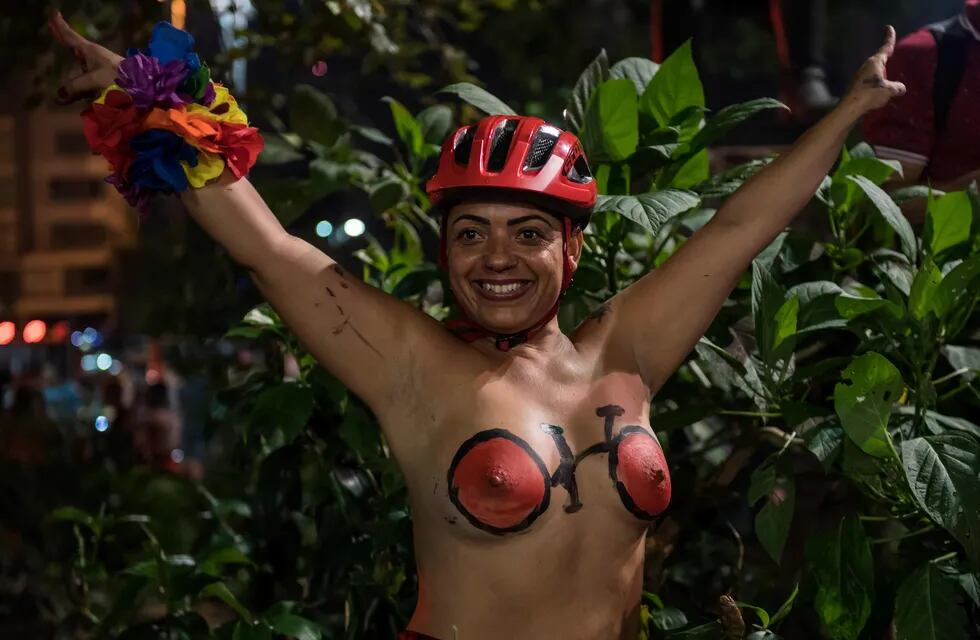 Ciclistas se desnudan para protestar