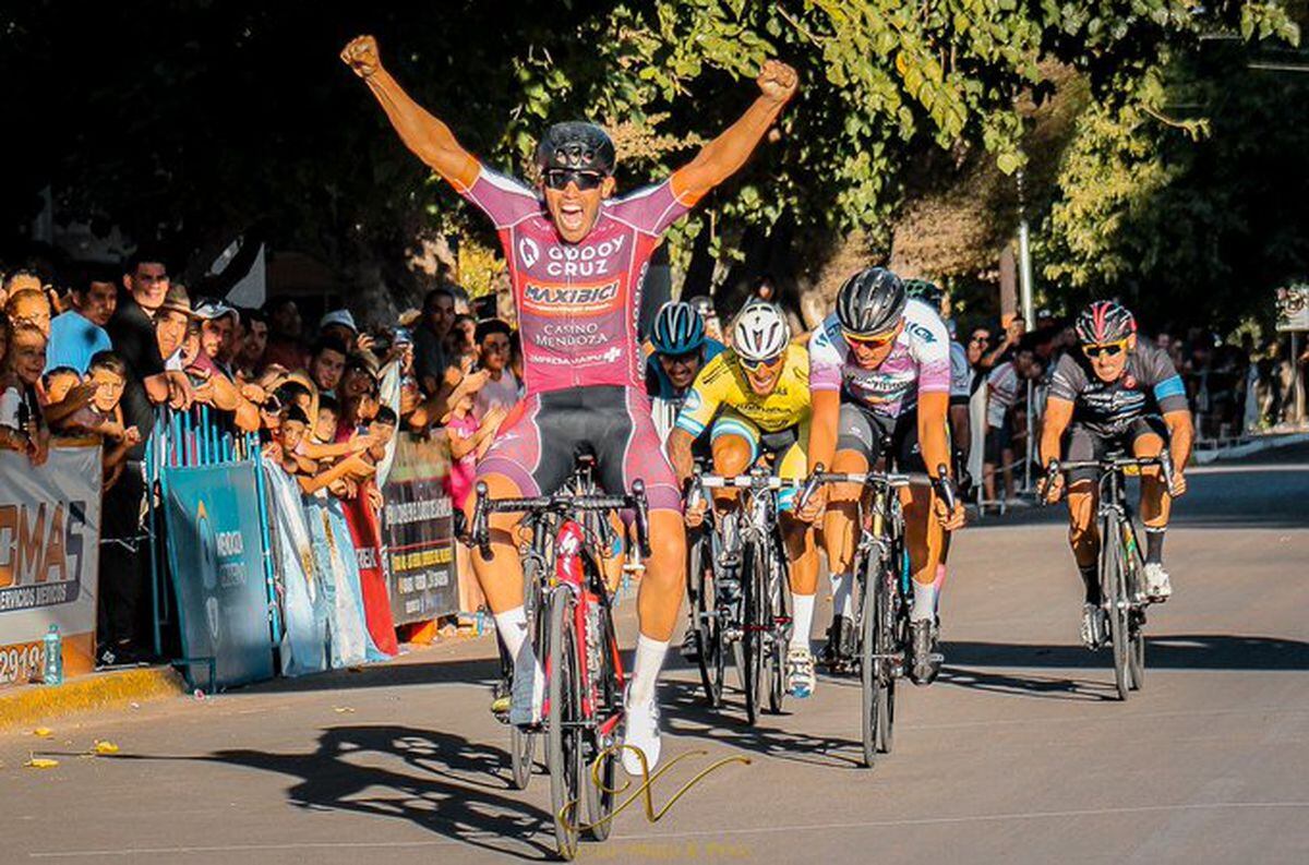 Ciclismo: Iván Escudero "el patrón" de la Vuelta de Mendoza en el departamento de La Paz