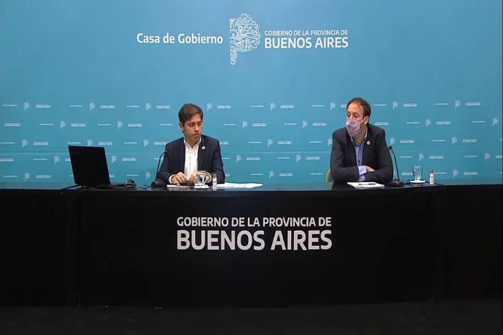 El gobernador bonaerense, Axel Kicillof, y el ministro de Hacienda y Finanzas, Pablo López, anunciaron los resultados del canje de deuda provincial.