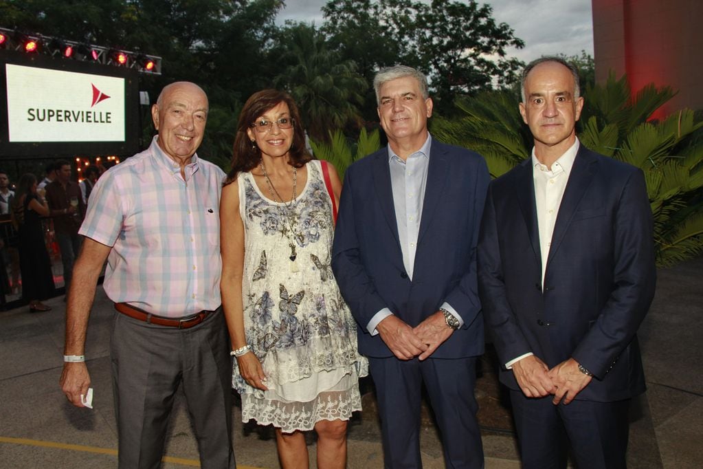 Pedro Rastrilla, Graciela Orelo, Sergio Cavagnaro y Javier Lupiañez; Gerentes de la Banca Pública del Banco Supervielle.