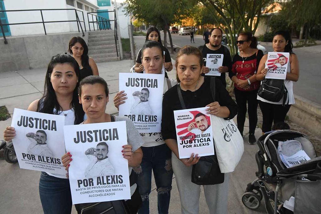 Piden justicia por la muerte de Alexis Parlanti, el motociclista de 30 años embestido en La Favorita. - Foto: José Gutierrez / Los Andes 
