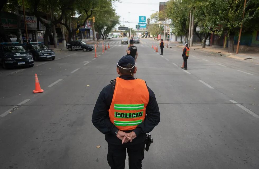 Los controles policiales están instalados desde el 20 de marzo -  Ignacio Blanco / Los Andes