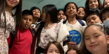 Estudiantes de Estados Unidos cantaron un chamamé de la mano de su maestra correntina