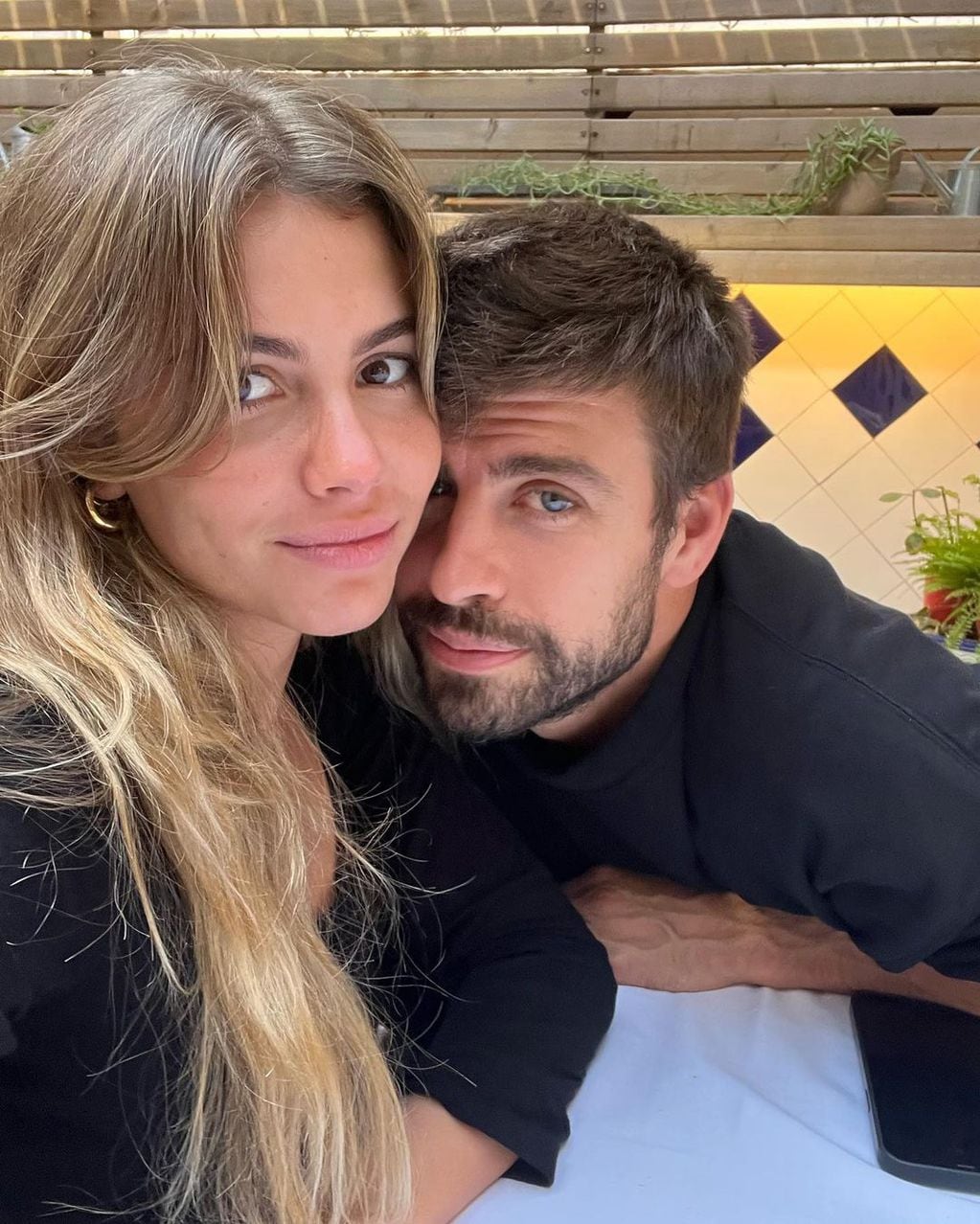Gerard Piqué publicó su primera foto con Clara Chía y lo hizo después del tema de Shakira.