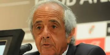 El presidente de River, presente en el Congreso de FIFA, confirmó que el voto argentino fue para el príncipe jordano. 