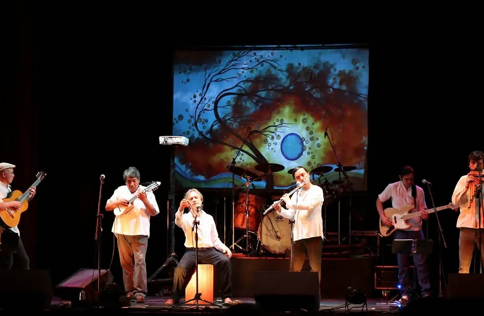 El grupo de folclore latinoamericano lanzó "Siempre" y lo presentará hoy en el teatro Independencia.