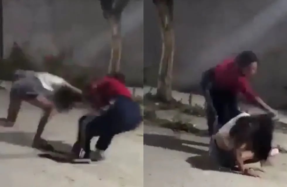 Graban a una madre que golpea a su hija por no saber defenderse de los que le hacen bullying. Foto: Captura de video