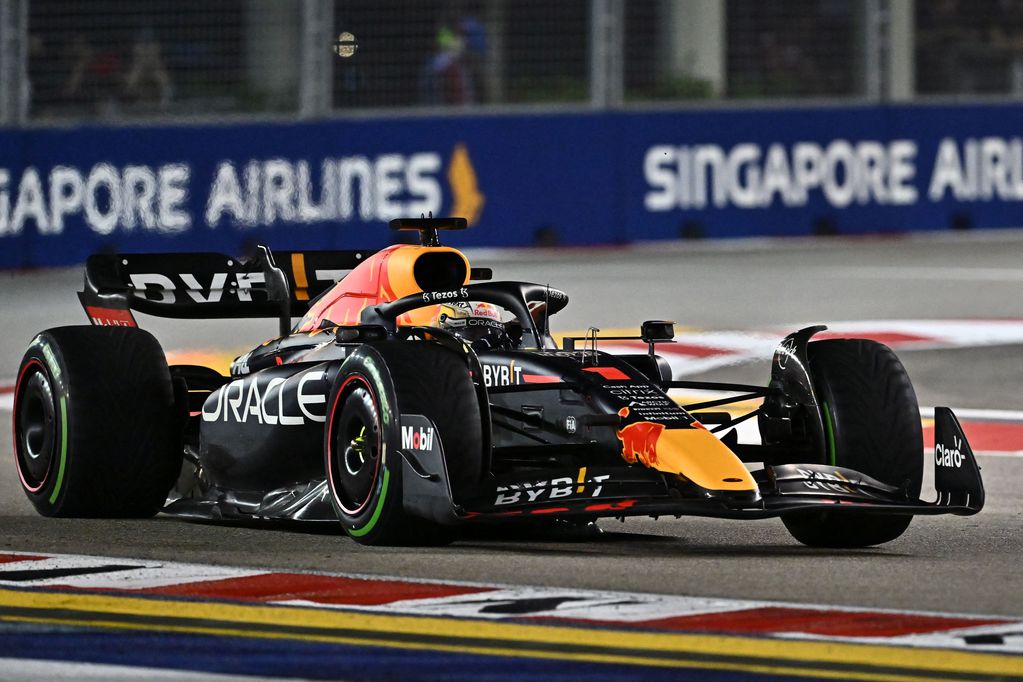 Max Verstappen no pudo gritar campeón en Singapur y lo intentará en Japón. 