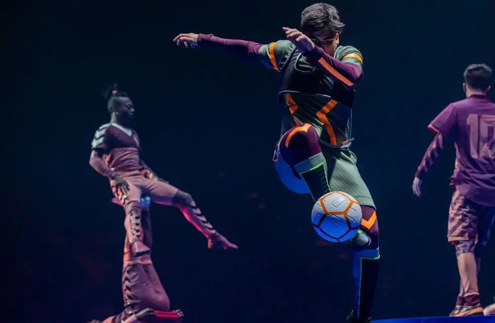Pasaje hipnótico de "Messi10", de Cirque du Soleil. (Instagram @messicirque)