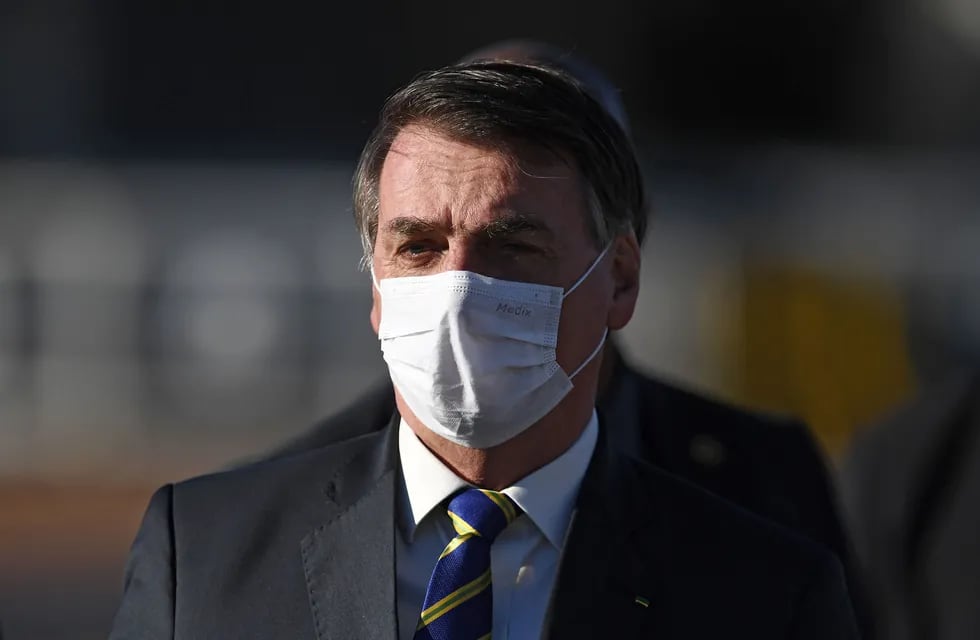 El mandatario brasilero suspendió su agenda luego de sufrir fiebre y otros síntomas.
