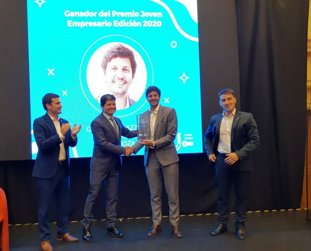 Gastón Ragazzone recibe el Premio Joven Empresario Argentino 2020, que entrega la CAME