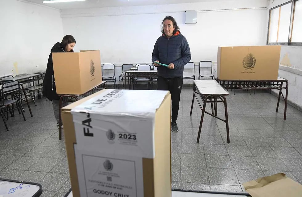 En Mendoza se votaron intendentes en 11 departamentos. Foto: José Gutierrez / Los Andes