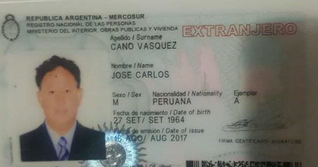 Nacido en Perú, tiene la ciudadanía argentina también.