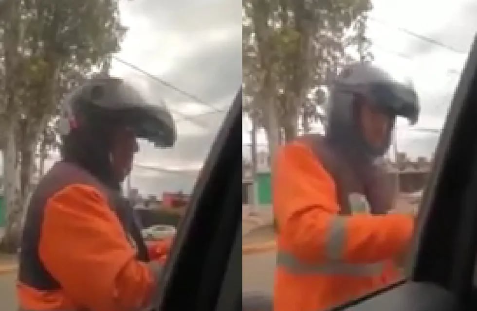 El agente de tránsito fue filmado por las hijas del conductor.
