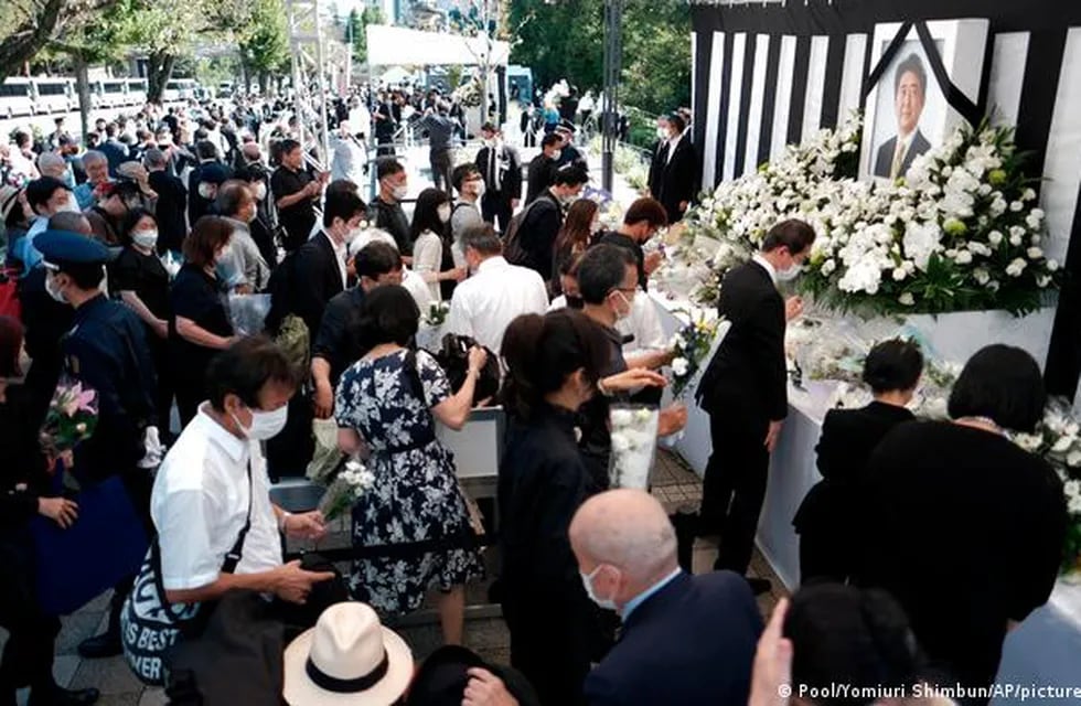 Miles de personas se movilizan en Japón para asistir al funeral de Estado del exprimer ministro, Shinzo Abe, asesinado el pasado julio.