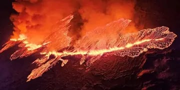 Las imágenes más impactantes del volcán Grindavik en erupción en Islandia