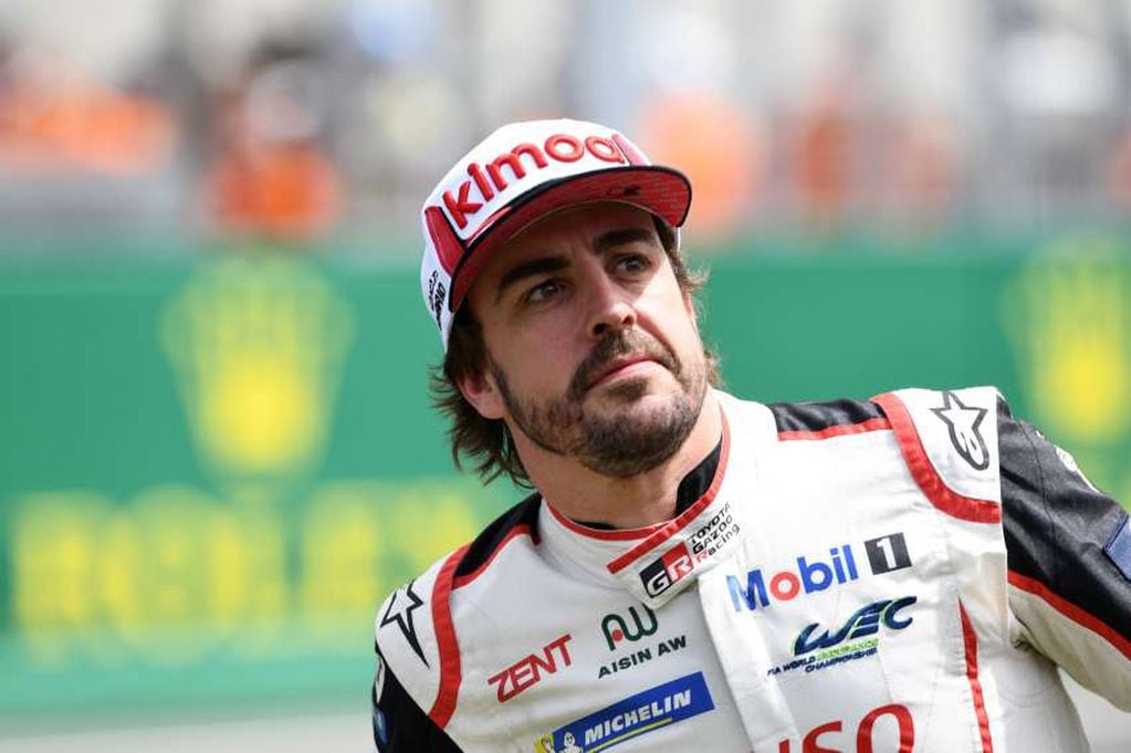 
Animado. Fernando Alonso viene de la F1 y Marc Coma será su copiloto | AFP
   
