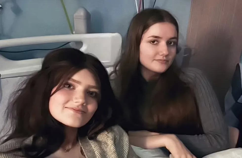 Megan (derecha) incluso se sometió a una resonancia magnética "de pies a cabeza", que resultó completamente clara, y los médicos calificaron el fenómeno como una "cosa gemela".