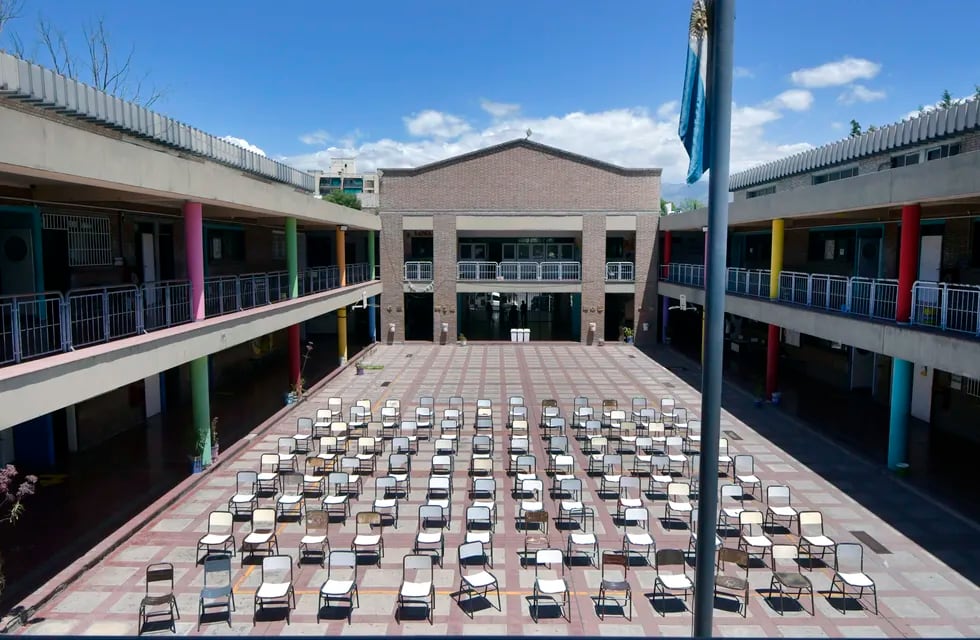 Escuela José Vicente Zapata. Foto: Orlando Pelichotti / Los Andes