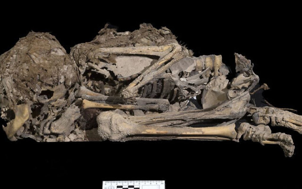 Esqueleto de niño momificado de 6.000 años de antigüedad - 