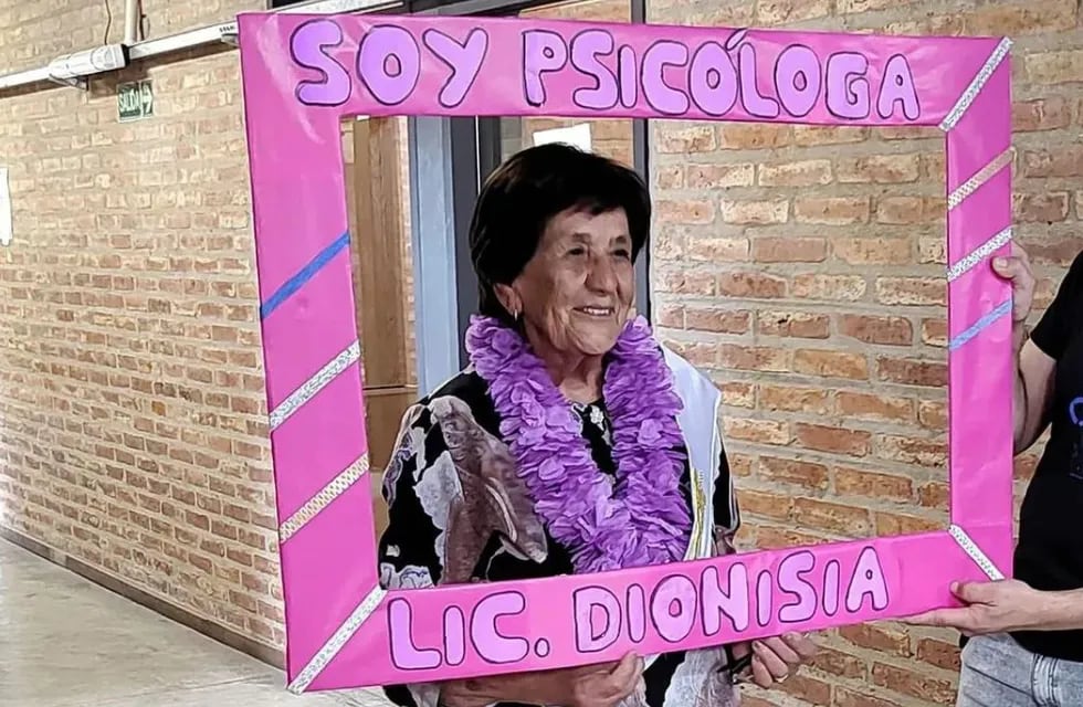 Dionisia Guzmán se recibió de psicóloga a los 87 años. Foto: La Nación.