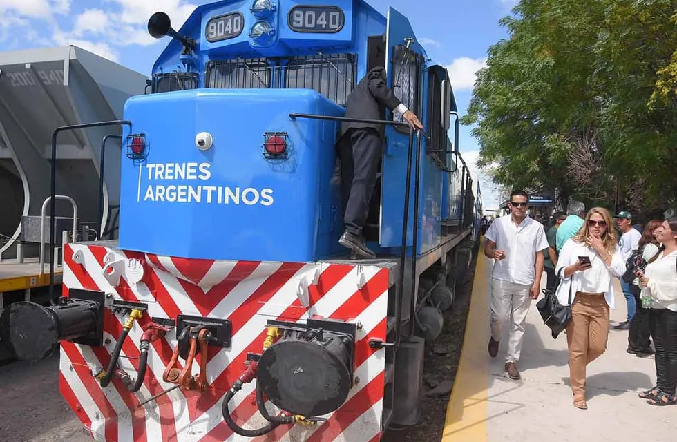 Tren de pasajeros llega a Palmira, Mendoza.
Foto: Claudio Gutiérrez Los Andes